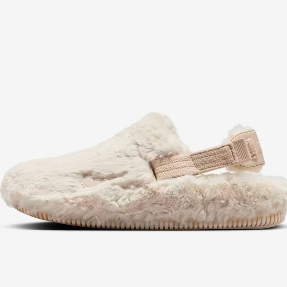 Fuzzy Nike calm SE women’s MULE size 7
